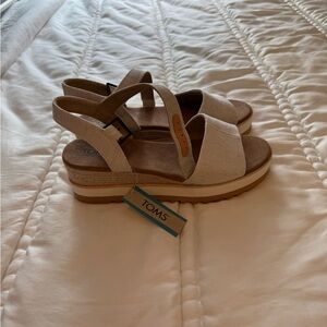 Toms Cream Sandals with Modern Design and Comfort